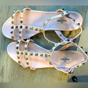 Like new Valentino Rockstud Jelly Flat Gladiator Sandals Size 8 / 38EU